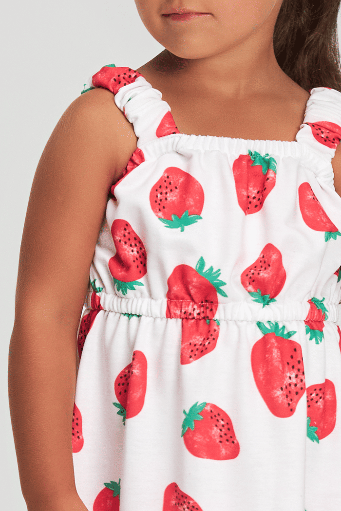 Vestido de moletinho com estampa de morangos