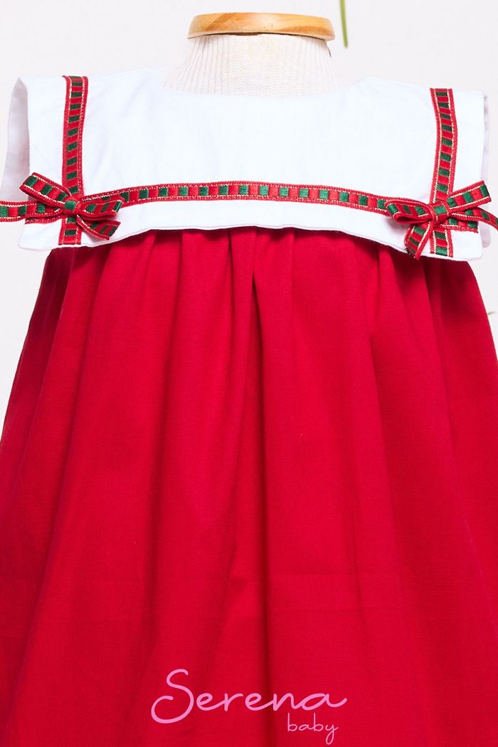 Vestido de tricoline com detalhe de fita na gola