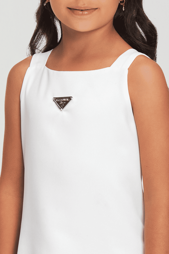 Vestido de alfaiataria com aplicação de estrelas