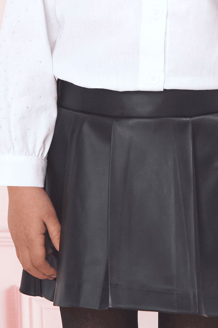 Saia com pregas de couro