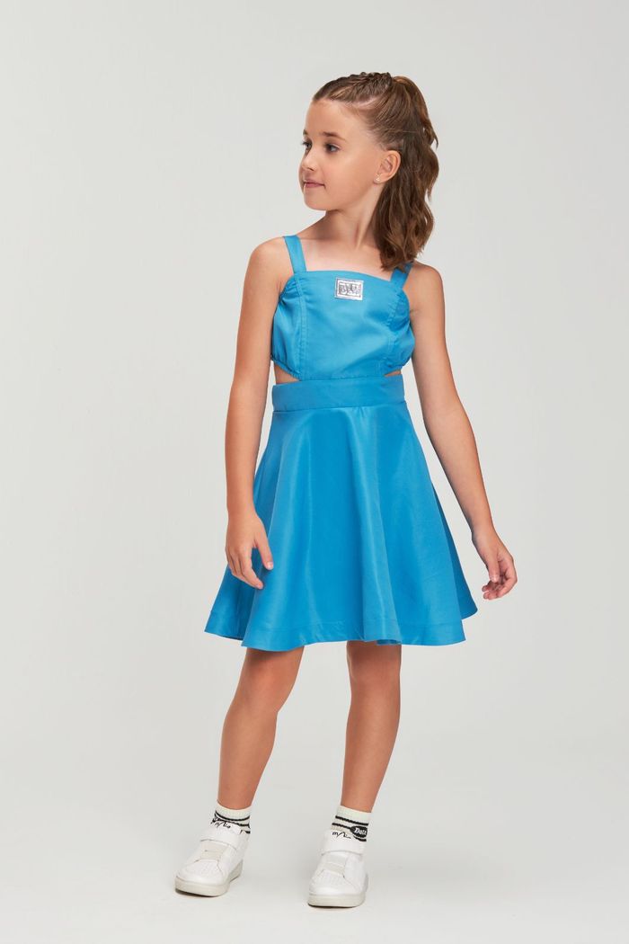 Vestido com aberturas nas laterais