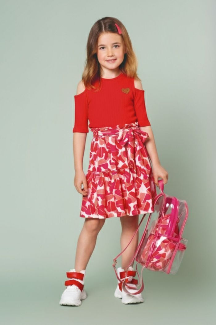 Conjunto manga curta e saia estampa de corações