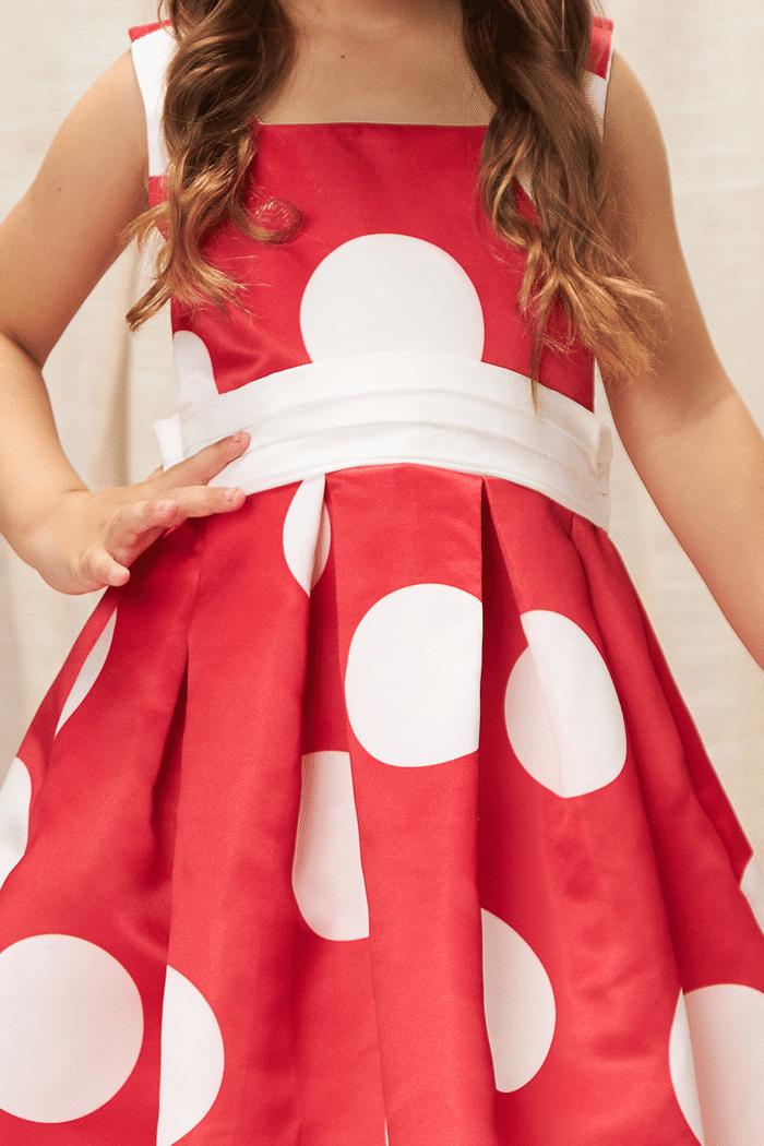 Vestido de cetim com estampa poá