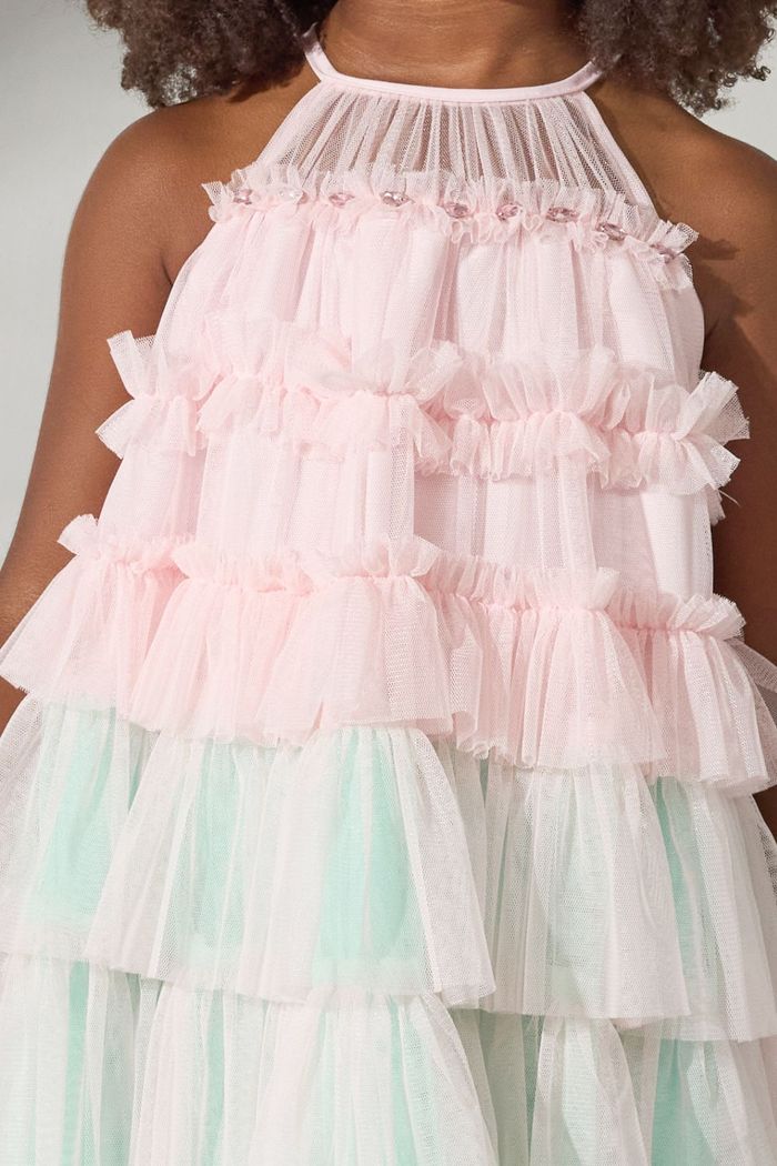 Vestido de tule com babados