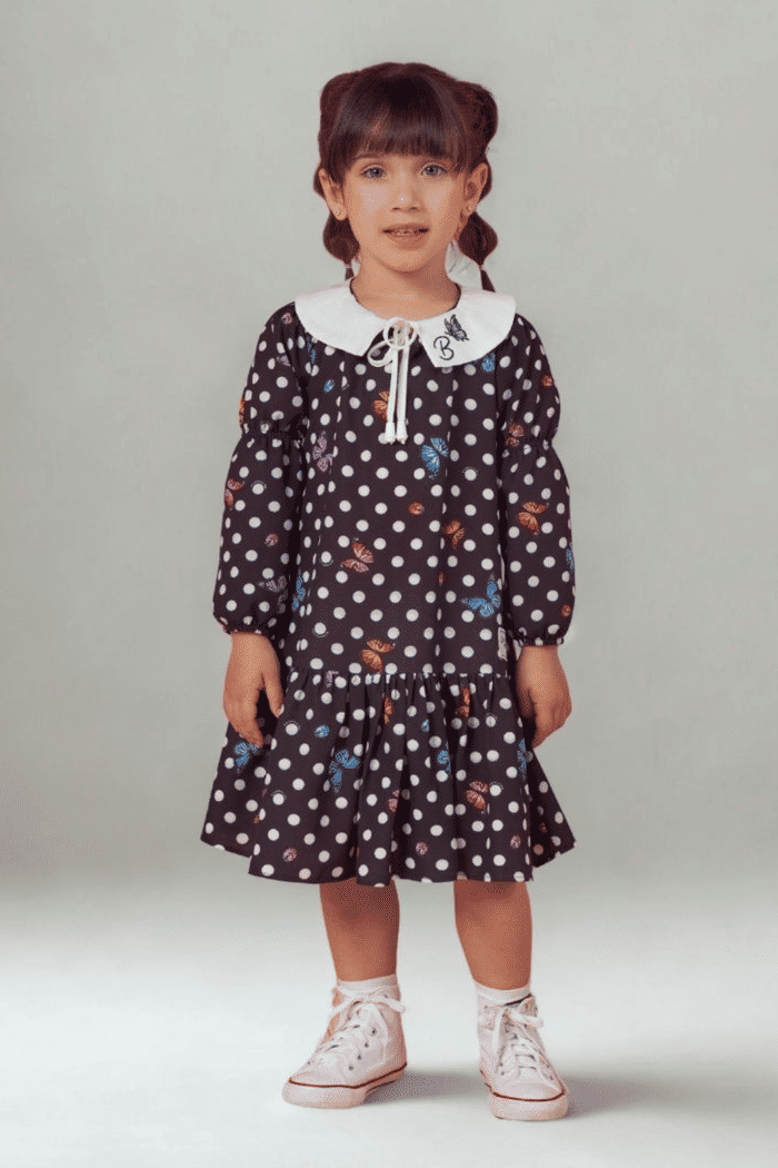 Vestido estampado com gola bordada