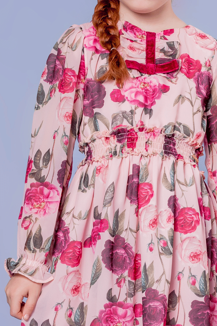 Vestido com estampa de rosas