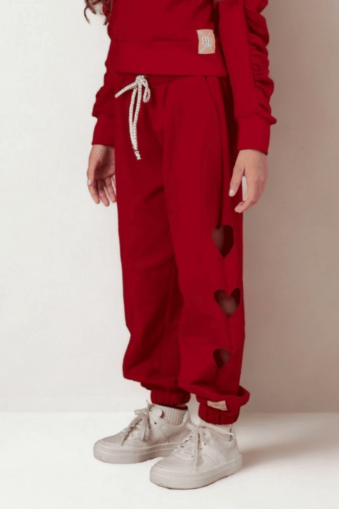 Calça com coração vazado lateral