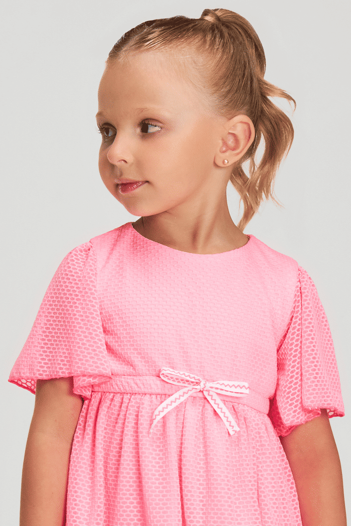 Vestido de tela rosa neon