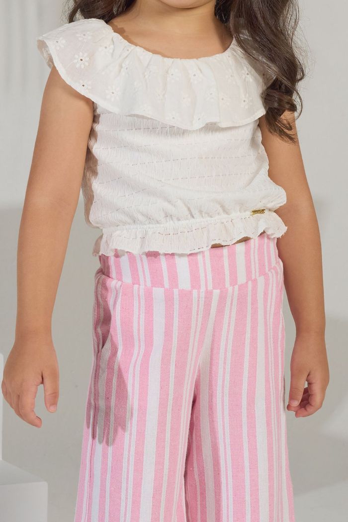 Conjunto blusa com babado e pantacourt listrada