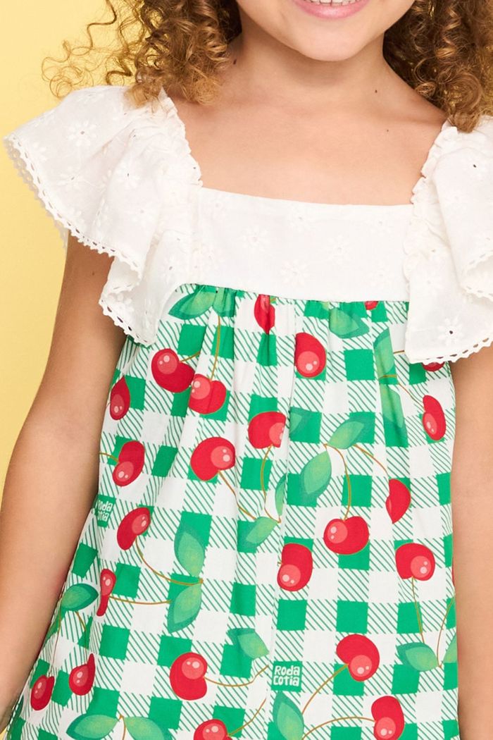 Macacão estampa xadrez e cerejas