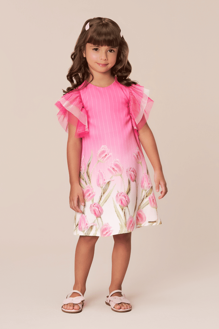 Vestido trapézio com mangas de tule