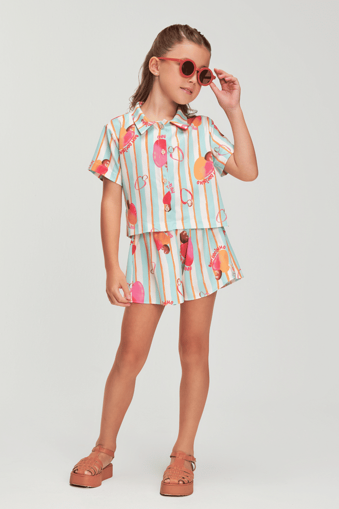 Conjunto camisa e short com estampa de cajus