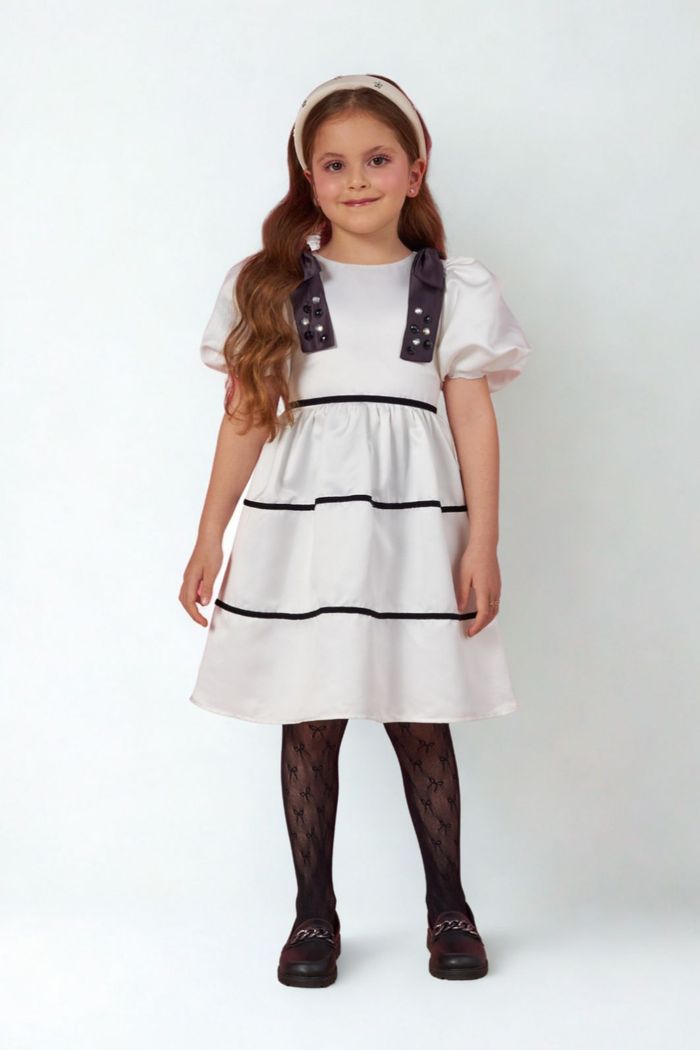 Vestido de cetim bucol com laço no ombro detalhe pedraria