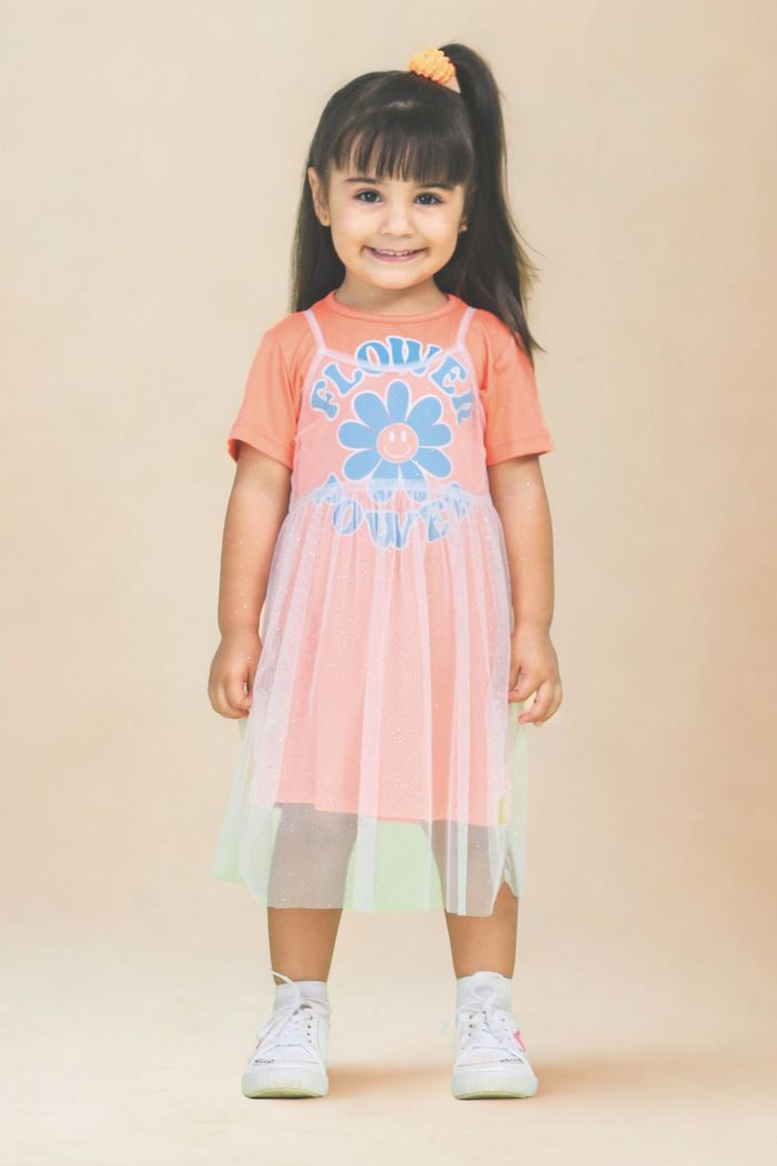 Conjunto vestido estampado de malha com sobreposição de tule glitter