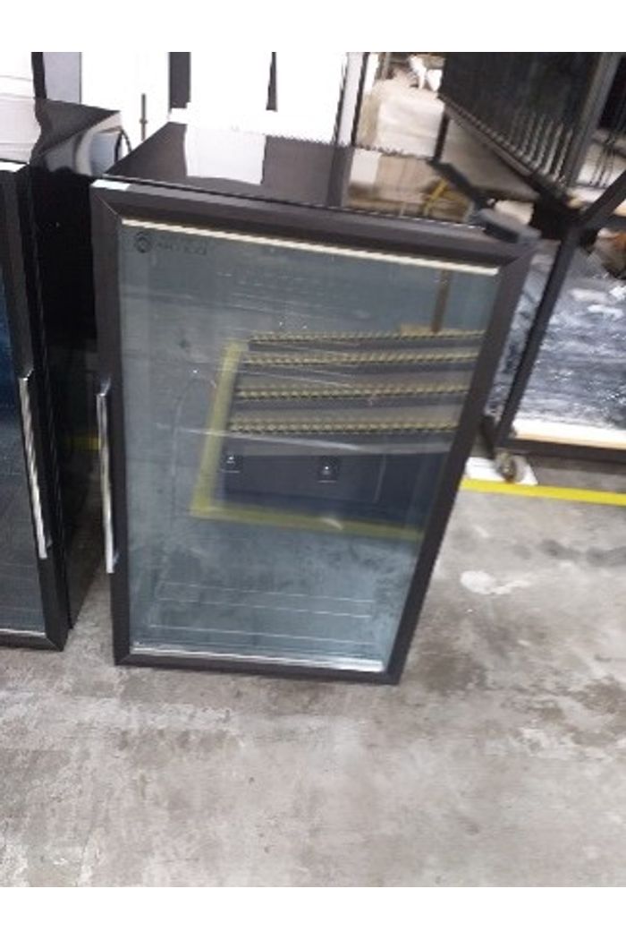 CERVEJEIRA VERTICAL CV100 220V PRETA PORTA DIREITA