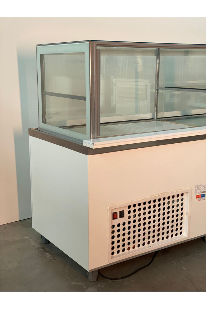 VITRINE REFRIGERADA IPY 2MT BASE + 1N PRATELEIRA