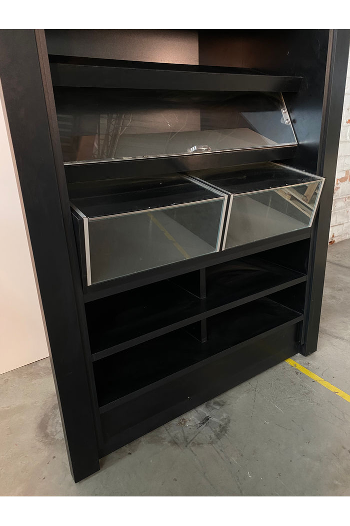 PAREDE DIVISORIA COM BOX DE PÃO E 2 PORTAS BASCULANTE