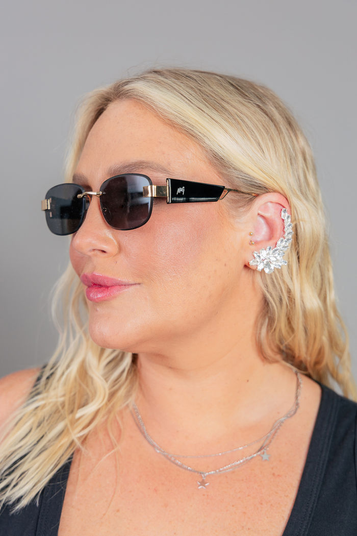 ÓCULOS QUADRADO DOURADO HASTE PRETA