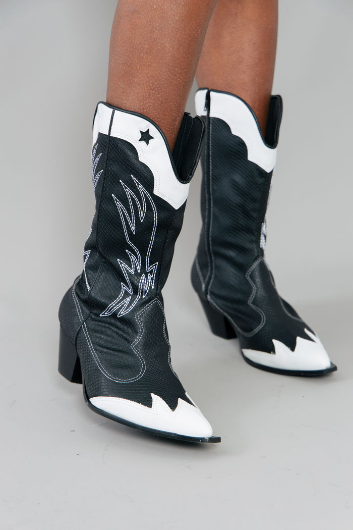 BOTA COUNTRY BORDADA P&B PRETA