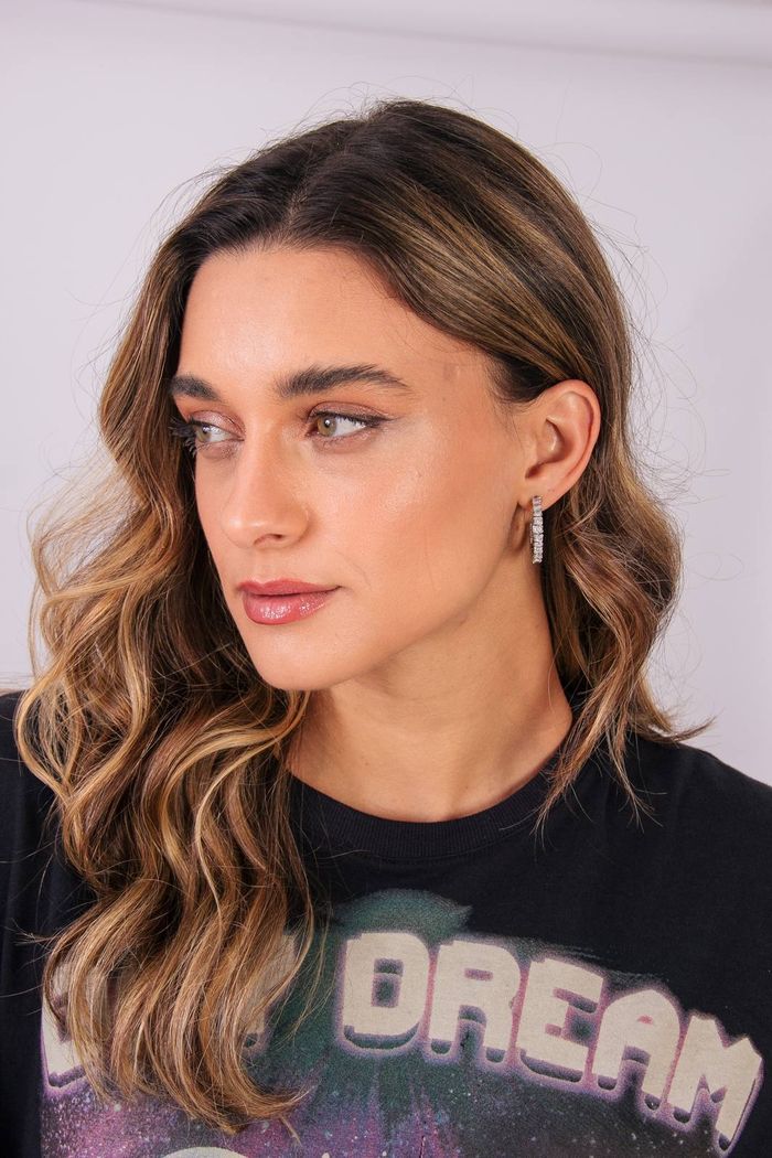 ARGOLA PRATEADA COM ZIRCÔNIAS