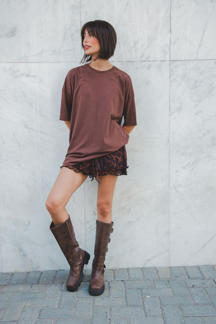 T-SHIRT OVERSIZED MARROM LISA BÁSICA