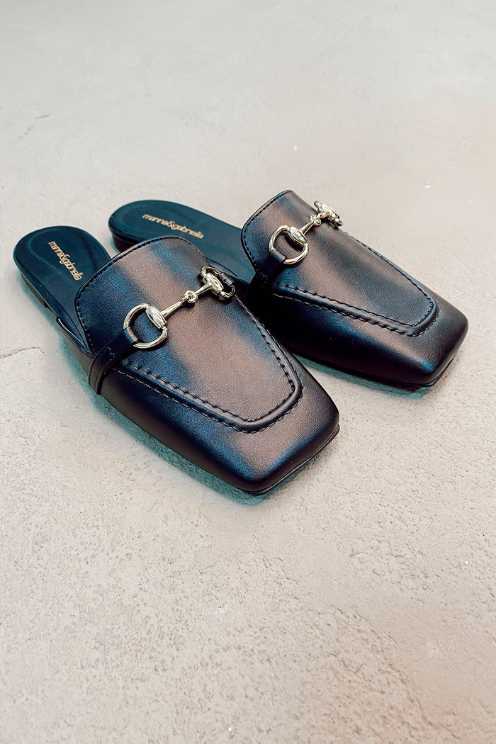 MULE PRETO COM FIVELA