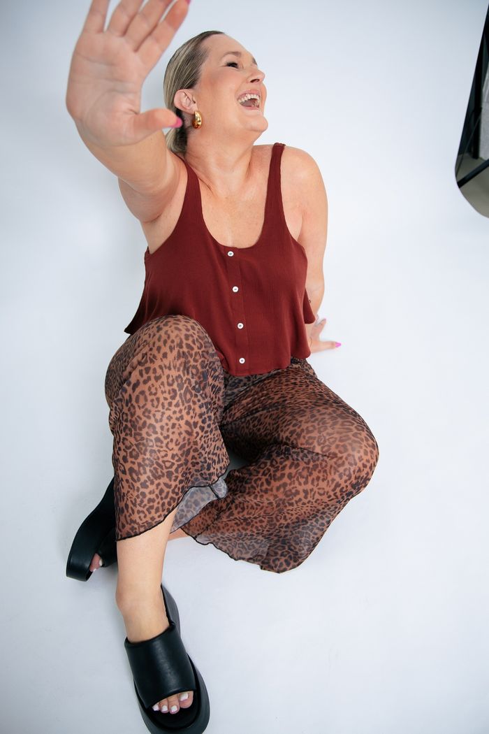 BLUSA CROPPED COM BOTÕES