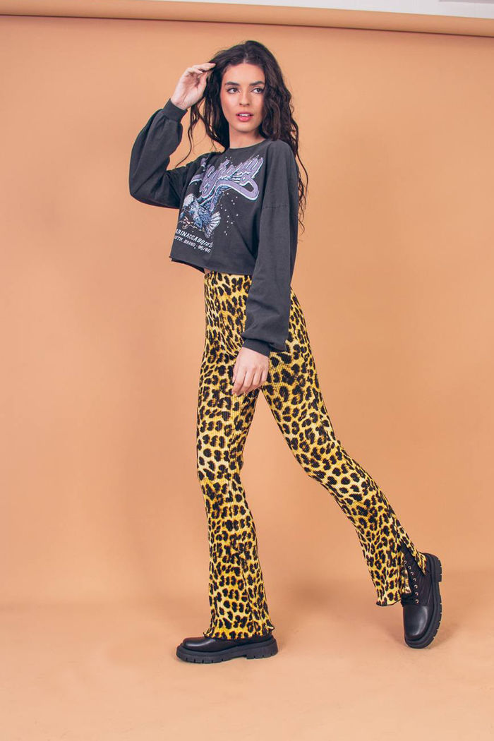 CALÇA FLARE DE ONCINHA PLISSADA