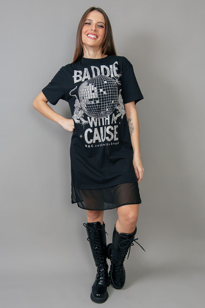 VESTIDO CAMISETÃO PRETO COM BARRA EM CREPE BADDIE