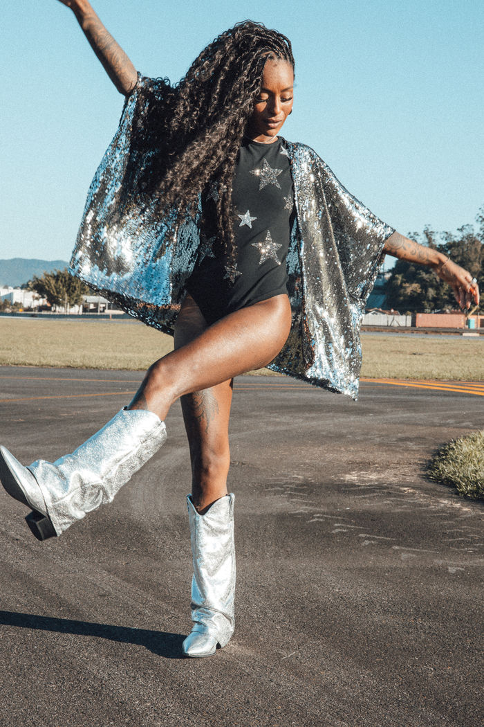 BOTA SLOUCHY METALIZADA PRATA