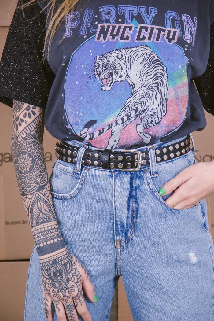 CINTO PRETO TACHAS ROCK