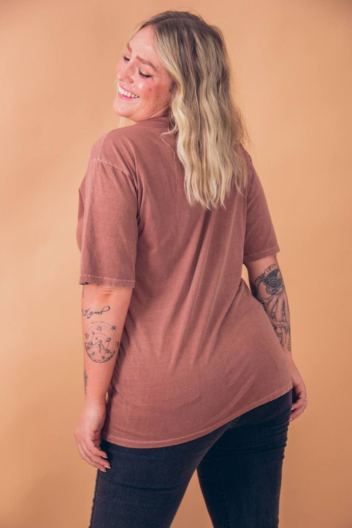 T-SHIRT BOYFRIEND MARROM THE SUN