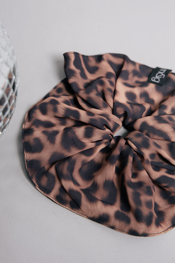MAXI SCRUNCHIE ONCINHA