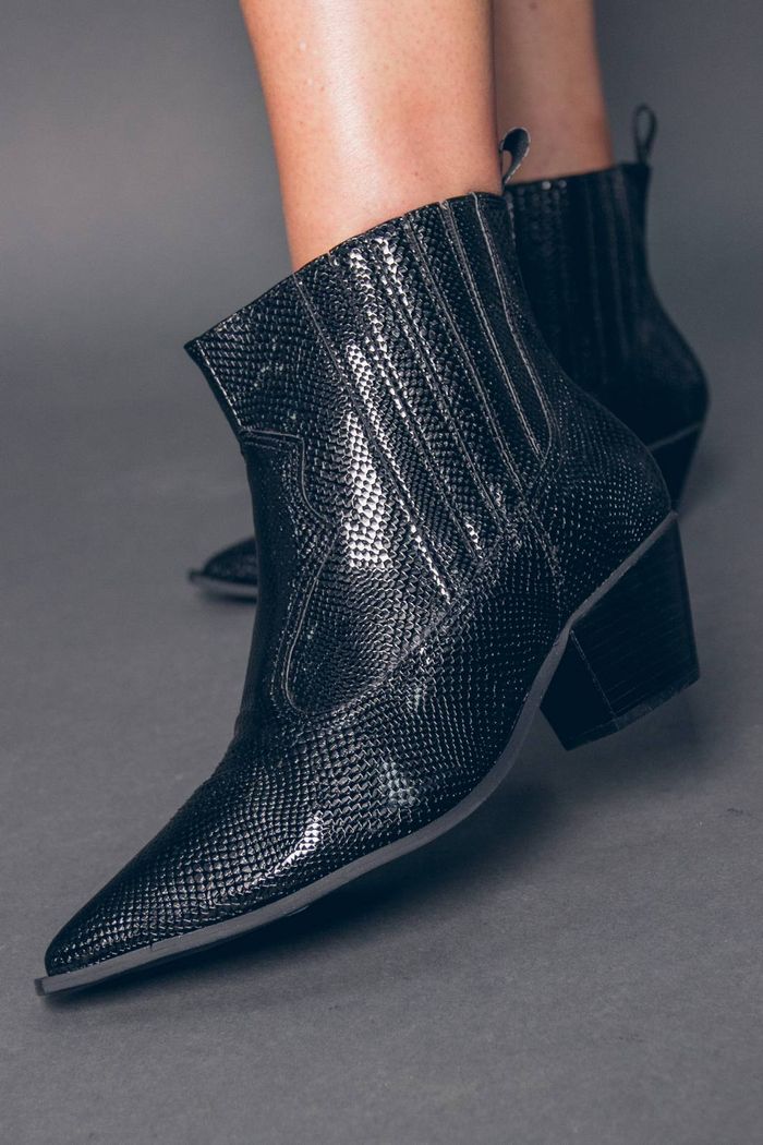 BOTA NEW WESTERN PRETA