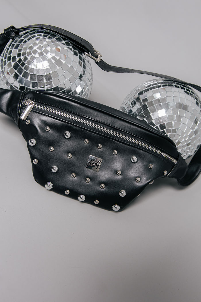 POCHETE TACHAS PRETA