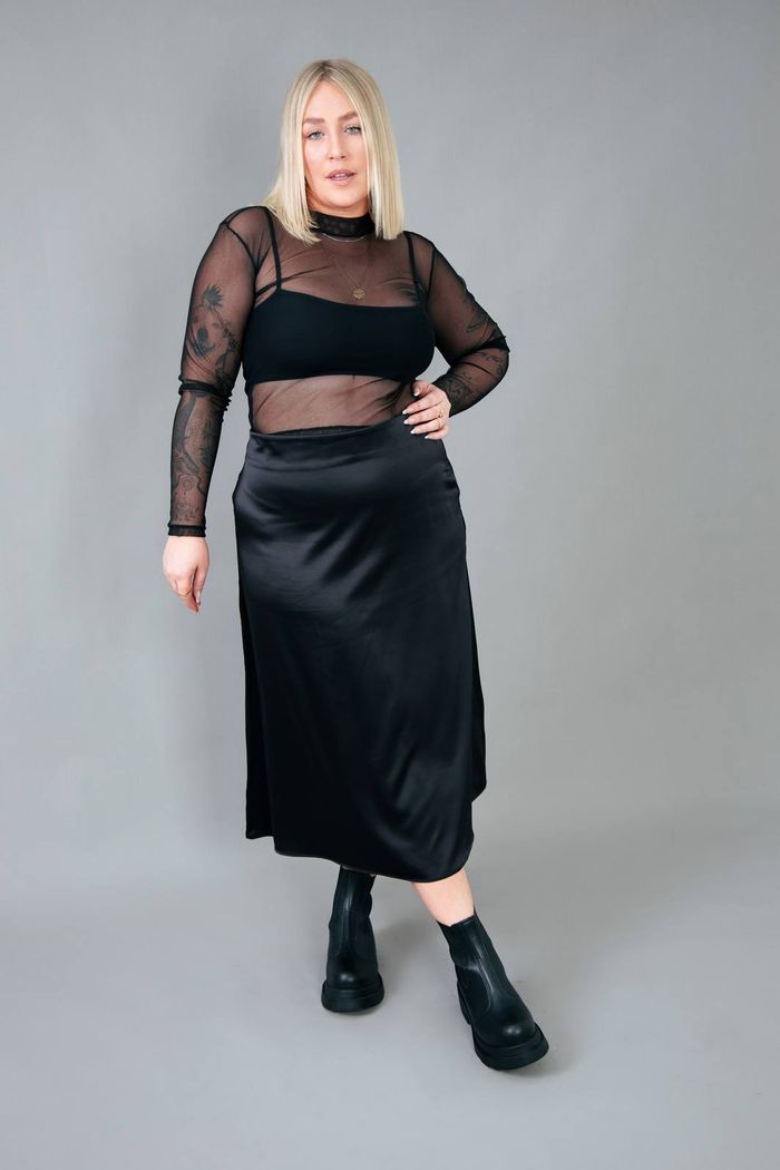 SAIA MIDI ACETINADA PRETA