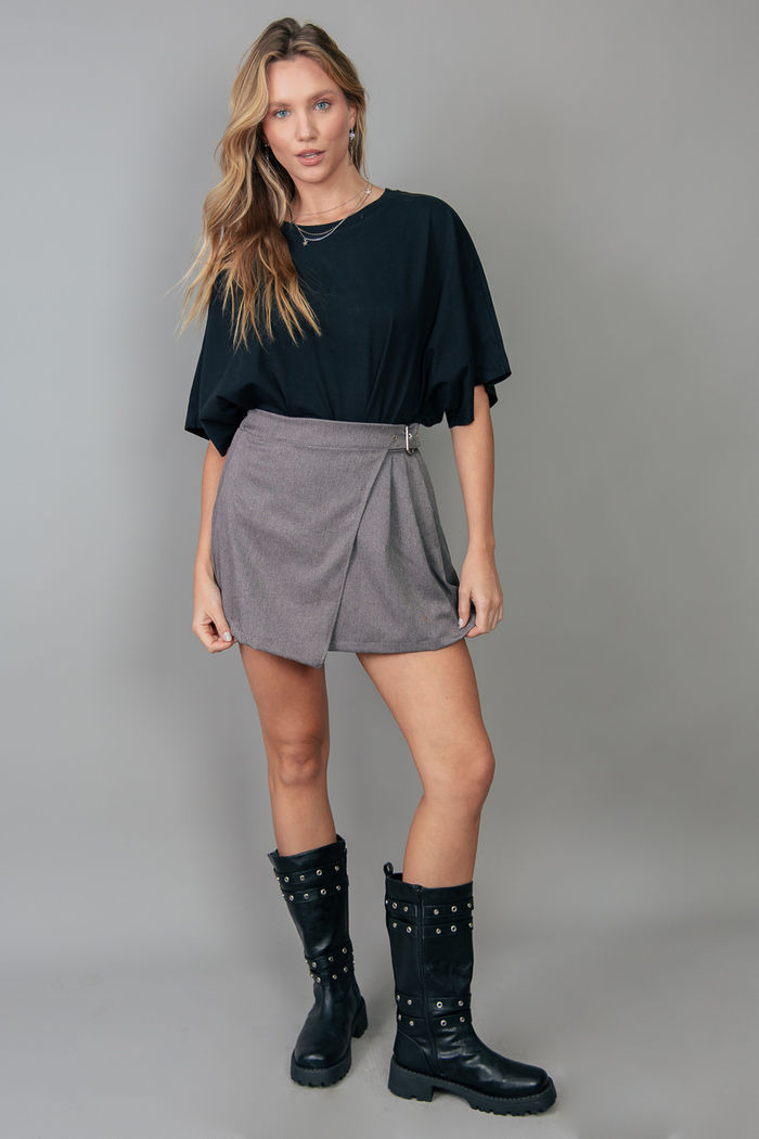 SAIA CINZA COM ILHOSES E FIVELAS