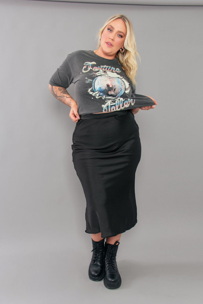 SAIA MIDI DE CETIM FASHIONISTA PRETA