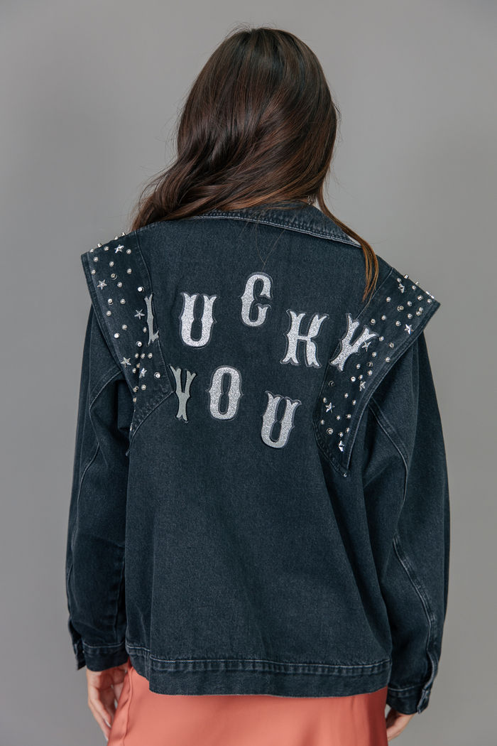 JAQUETA PRETA OVERSIZED 80S COM APLIQUES