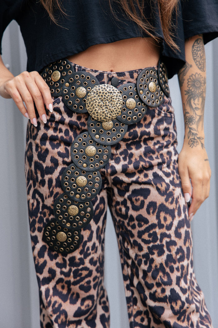 CINTO COURO BOHO PRETO METAIS BRONZE