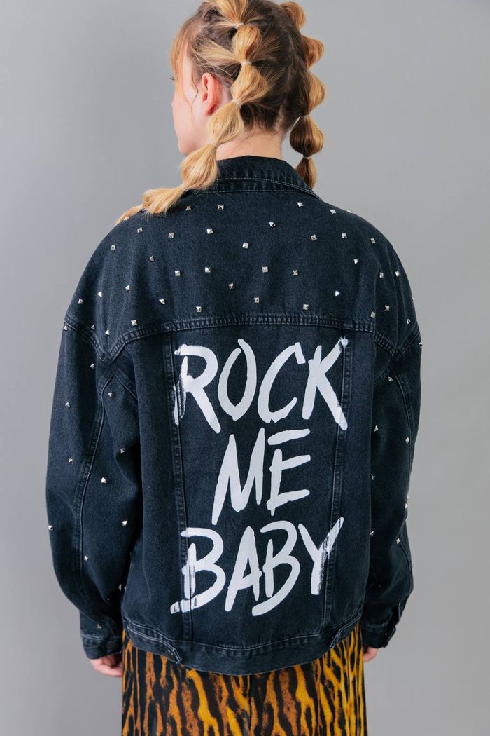 JAQUETA PRETA COM SPIKES ROCK ME