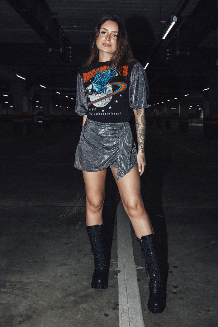 SHORT SAIA MALHA PRATA COM DETALHE FRENTE