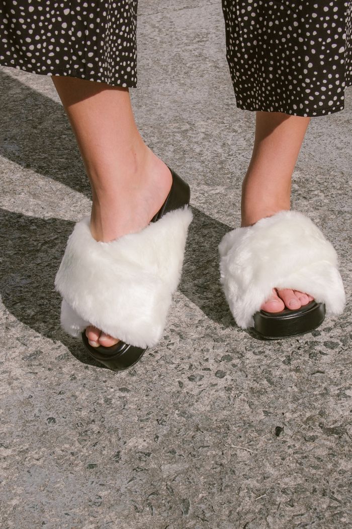 SLIDE FLATFORM PELÚCIA OFF WHITE