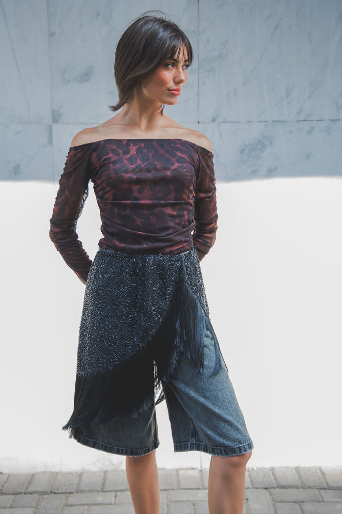 SAIA LENÇO DE CREPE BORDADO COM CANUTILHOS E FRANJAS PRETO