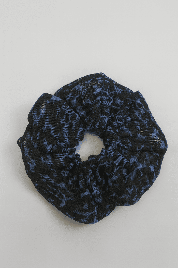 SCRUNCHIE TULE ONÇA AZUL