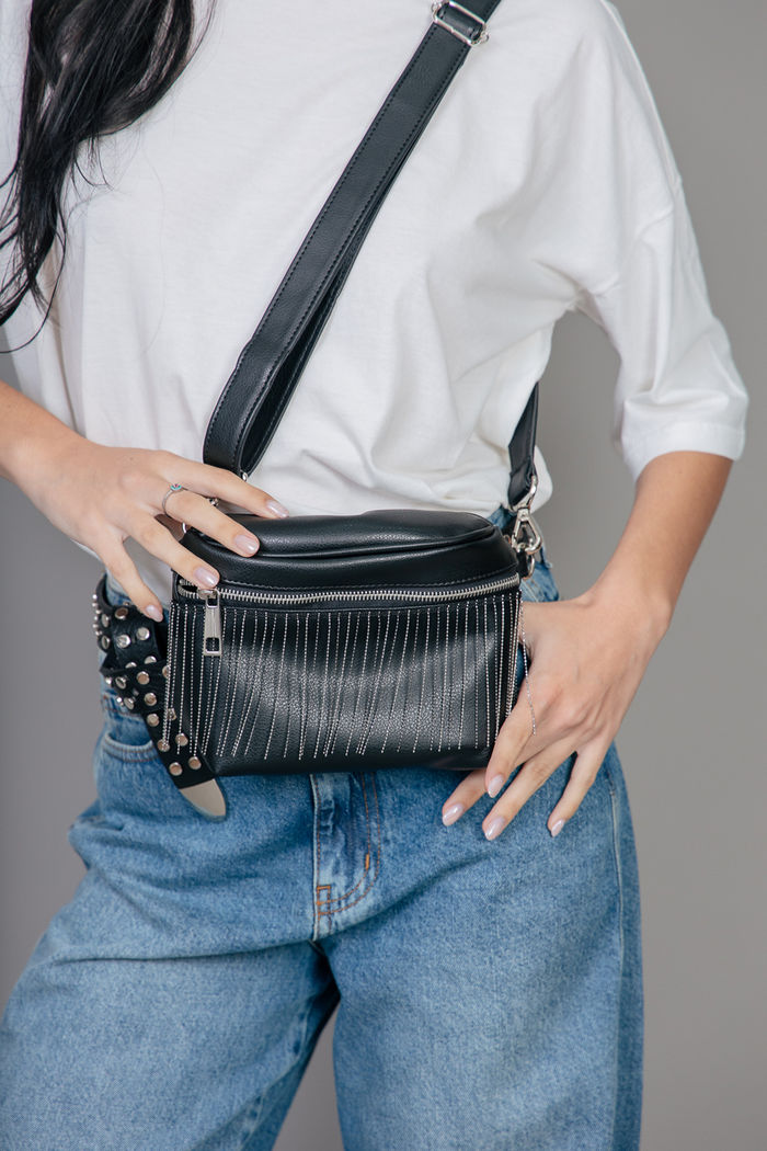 POCHETE NAPA PRETO COM FRANJAS METAL