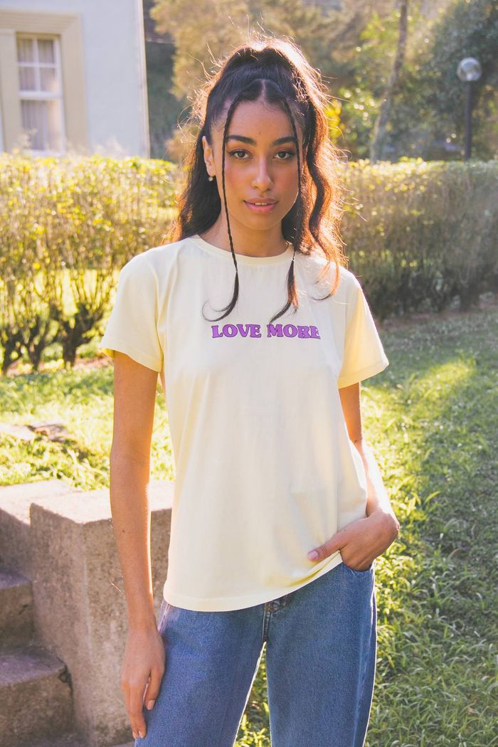 T-SHIRT AMARELA LOVE MORE