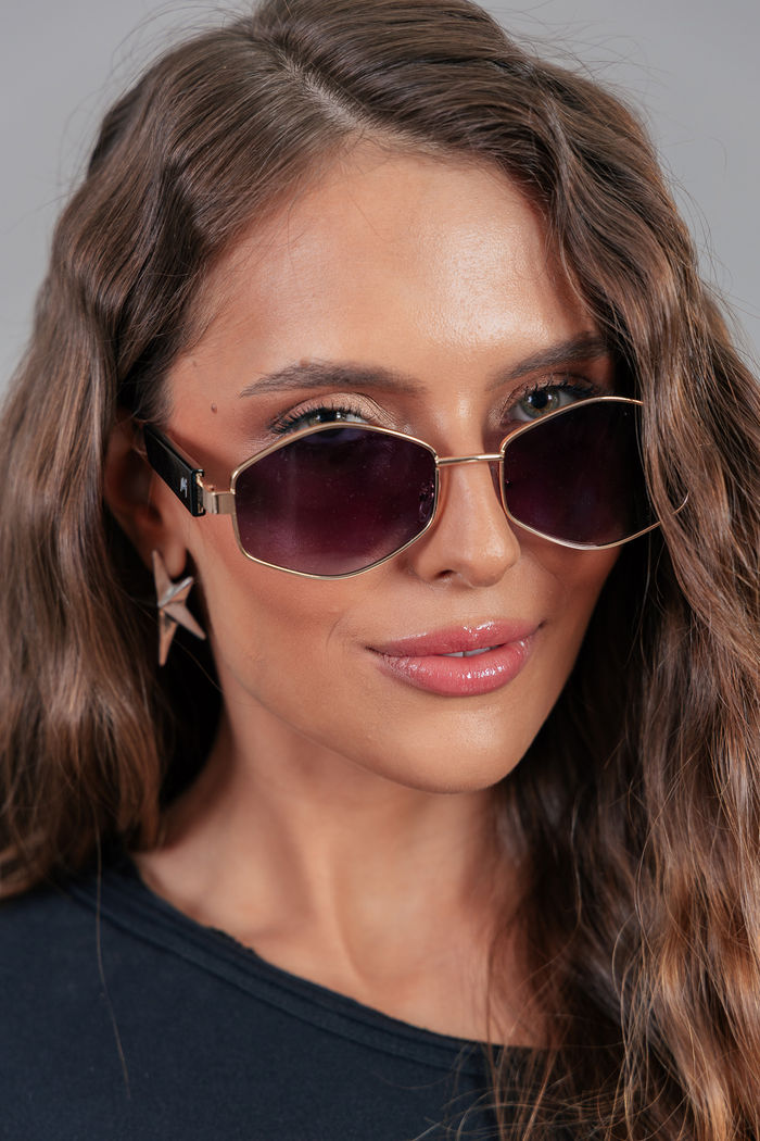 ÓCULOS DOURADO E PRETO HEXAGONAL