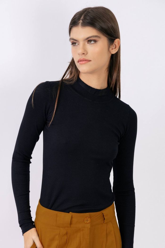 BLUSA CANELADA PRETA MANGA LONGA GOLA ALTA