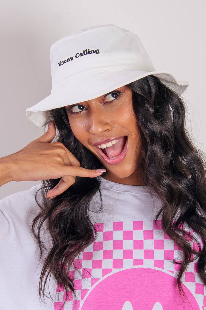 BUCKET VACAY CALLING OFF WHITE